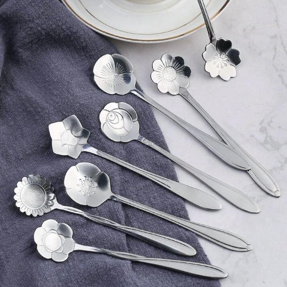 8 Flower Design Spoons Set - Picture 2 of 4